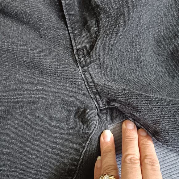 Levi's 712 Jeans Women Size 28x32 Slim Black Denim Pockets Zip Fly - Picture 11 of 12